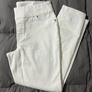 NWT Chico’s jegging ankle pants size 0.5. White